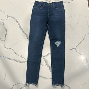 Levi High Rise Super Skinny 720